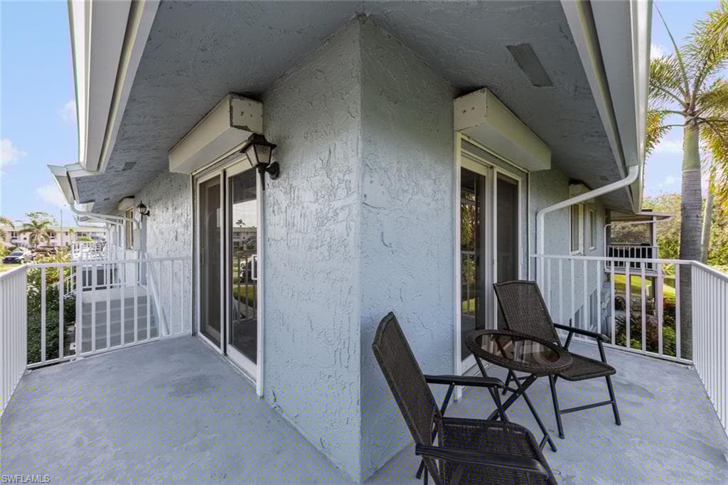 256 Palm Dr 6, Naples, FL 34112-30