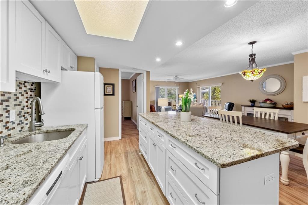 256 Palm Dr 6, Naples, FL 34112-5