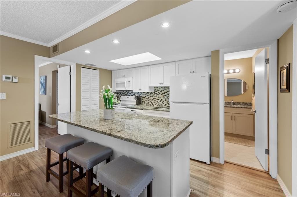 256 Palm Dr 6, Naples, FL 34112-6