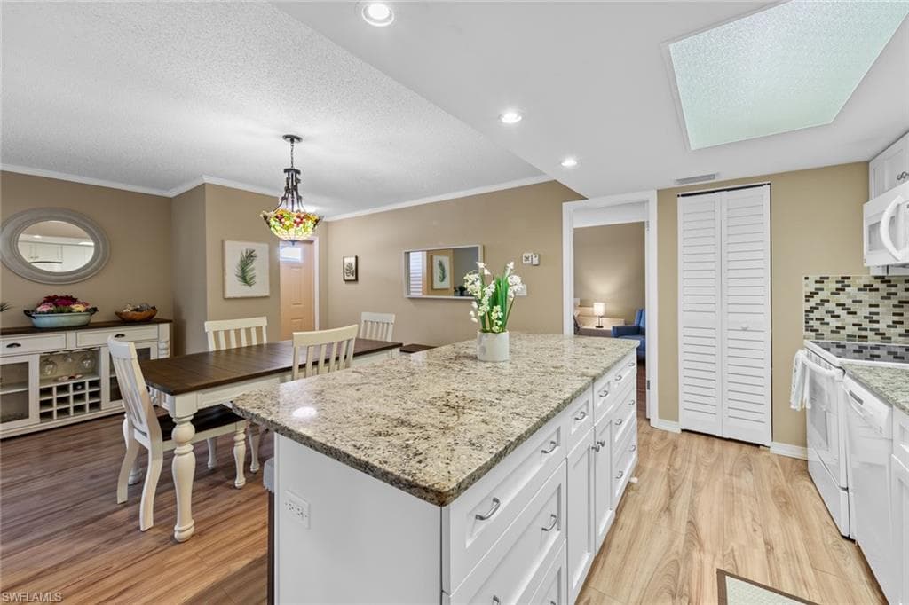 256 Palm Dr 6, Naples, FL 34112-7