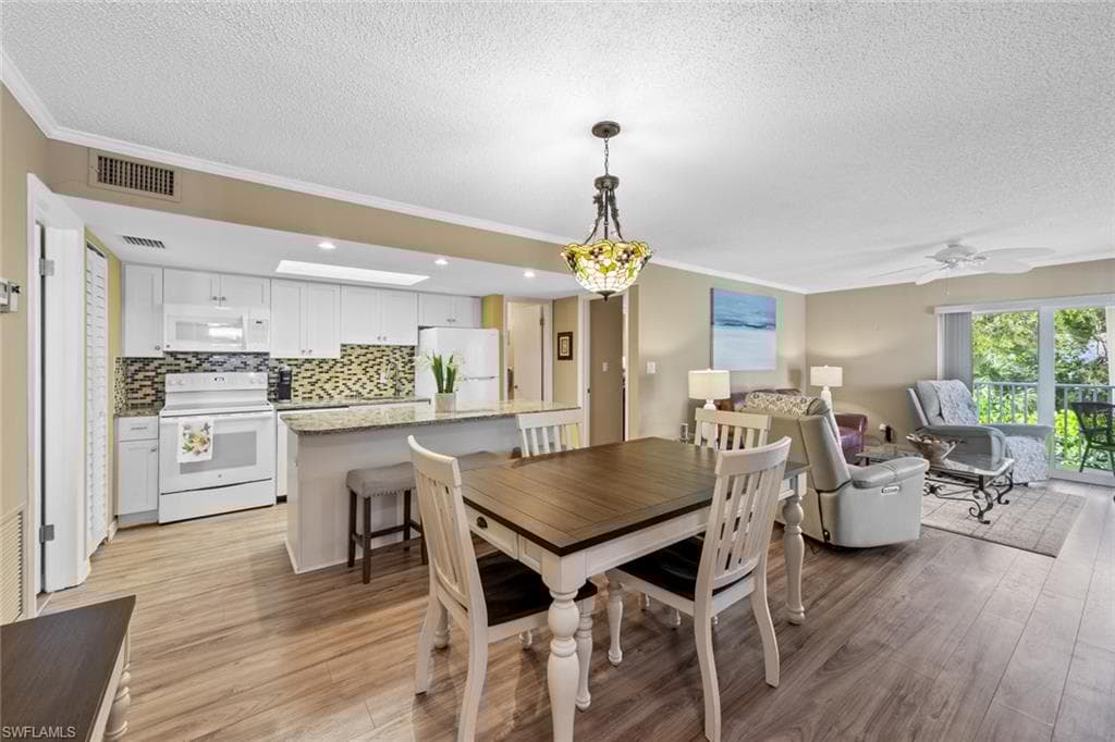 256 Palm Dr 6, Naples, FL 34112-8