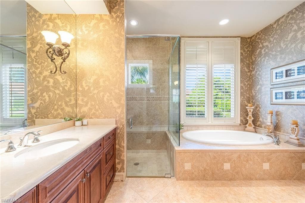 7477 Martinique Ter, Naples, FL 34113-15