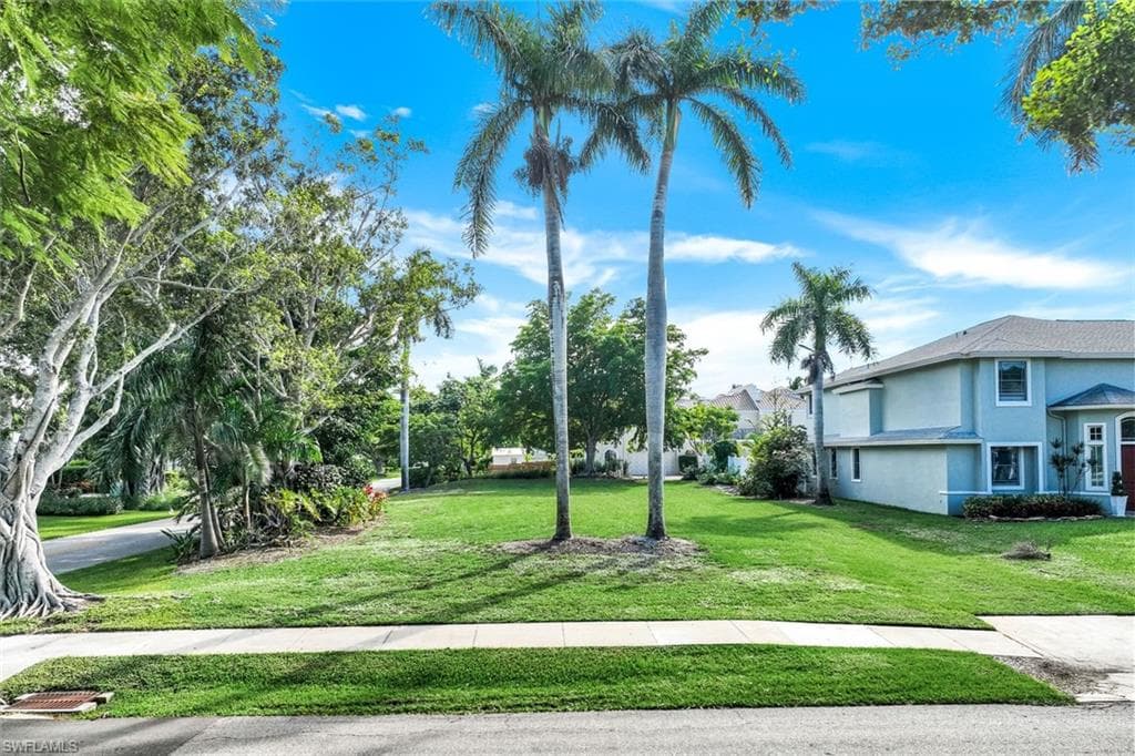 490 1st Ave S, Naples, FL 34102-4