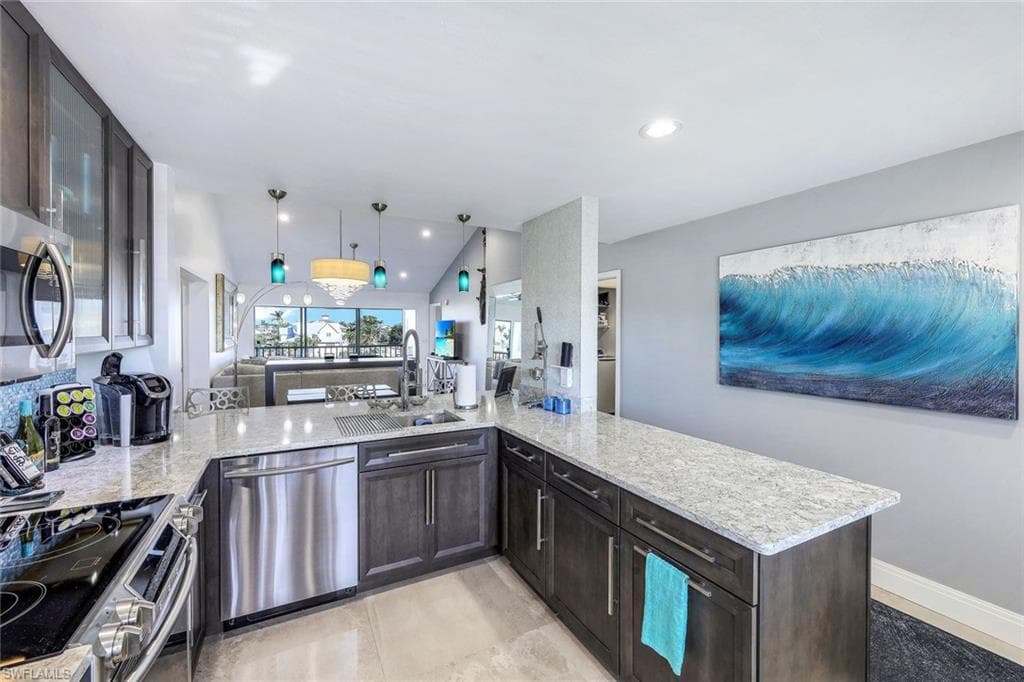 10684 Gulf Shore Dr B-302, Naples, FL 34108-9