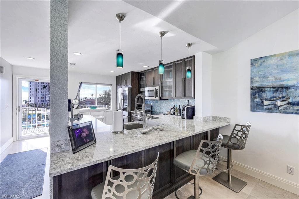 10684 Gulf Shore Dr B-302, Naples, FL 34108-10