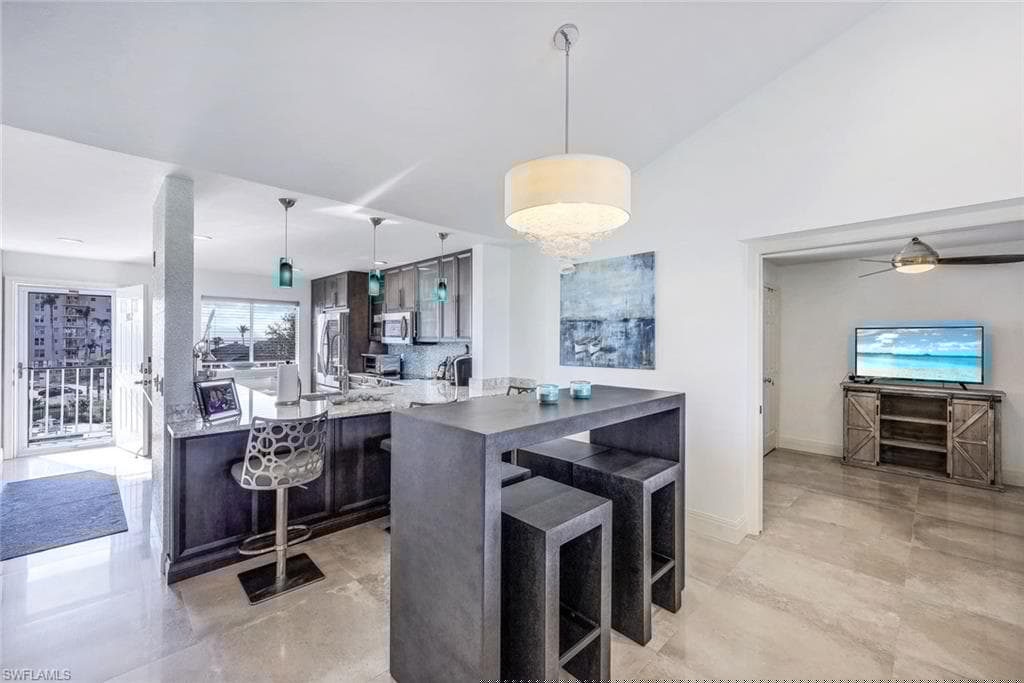 10684 Gulf Shore Dr B-302, Naples, FL 34108-11