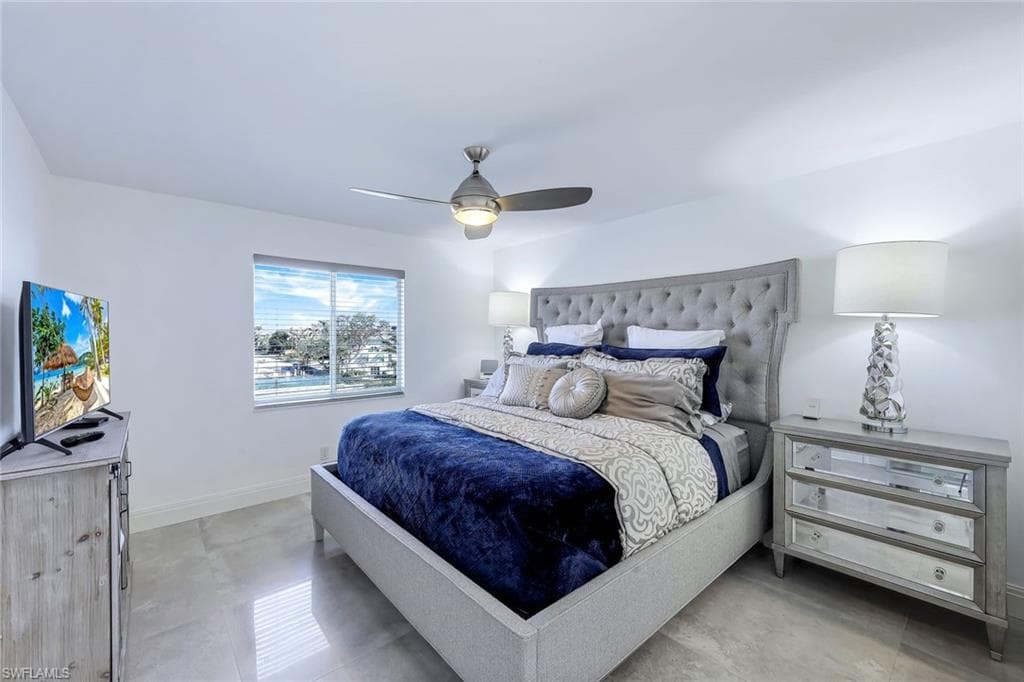 10684 Gulf Shore Dr B-302, Naples, FL 34108-15