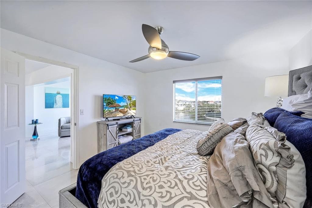 10684 Gulf Shore Dr B-302, Naples, FL 34108-16