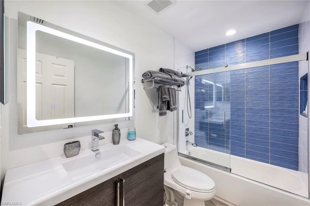 10684 Gulf Shore Dr B-302, Naples, FL 34108-19
