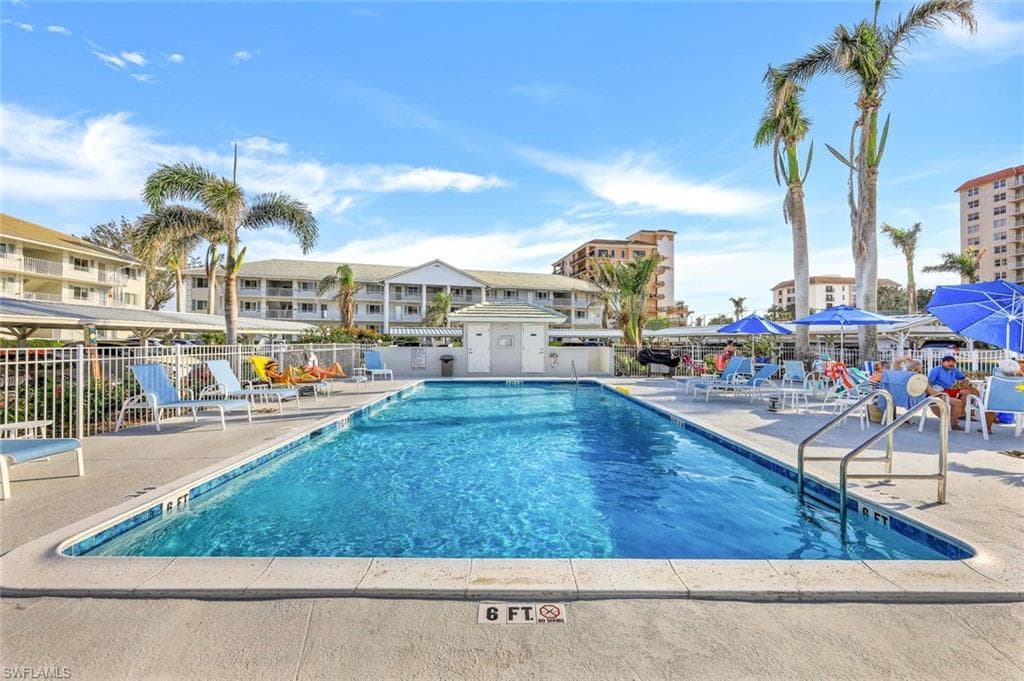 10684 Gulf Shore Dr B-302, Naples, FL 34108-22