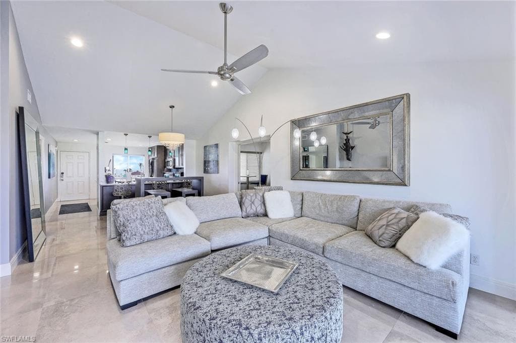 10684 Gulf Shore Dr B-302, Naples, FL 34108-4