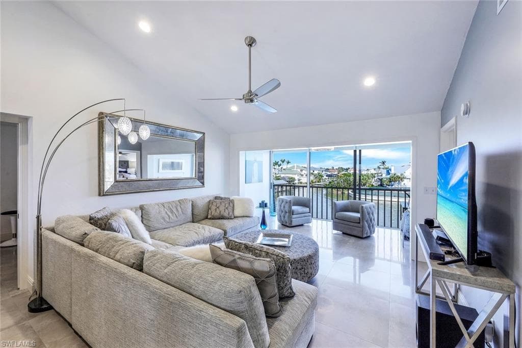 10684 Gulf Shore Dr B-302, Naples, FL 34108-5