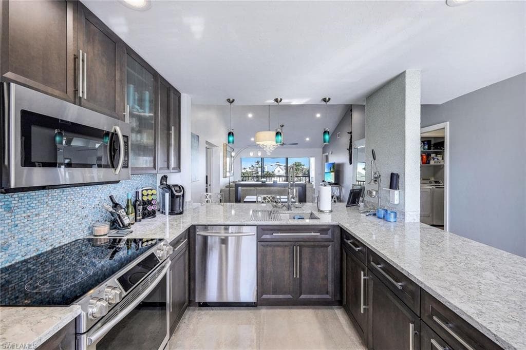 10684 Gulf Shore Dr B-302, Naples, FL 34108-8
