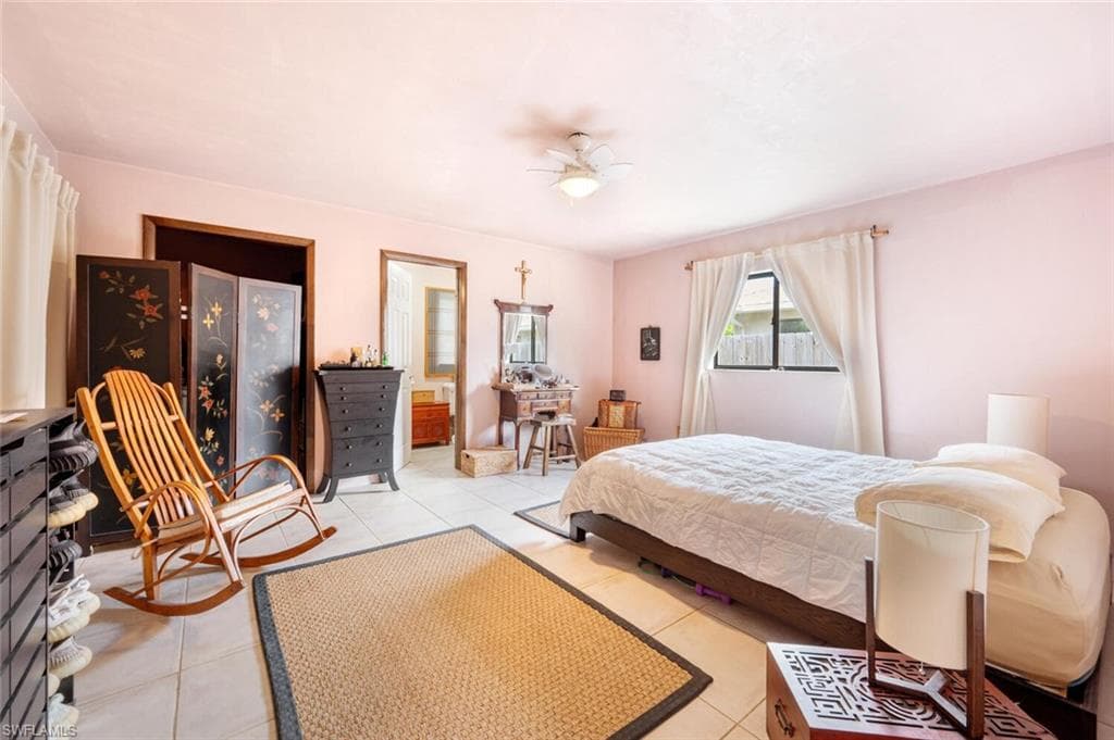570 98th Ave N, Naples, FL 34108-10