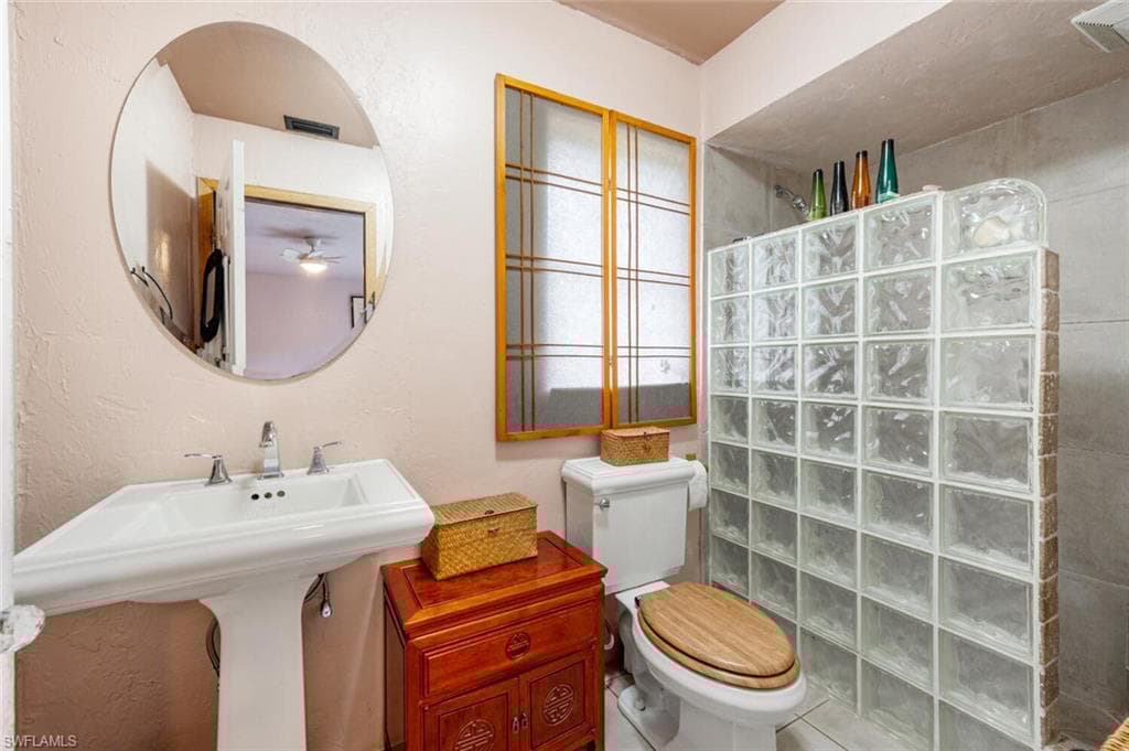 570 98th Ave N, Naples, FL 34108-11