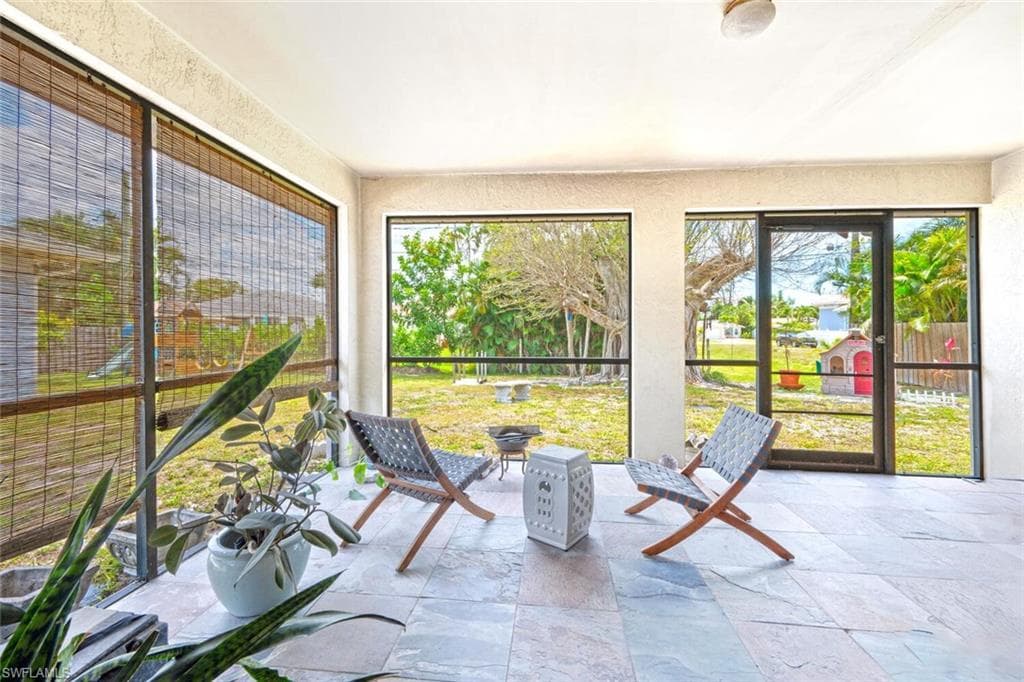 570 98th Ave N, Naples, FL 34108-13