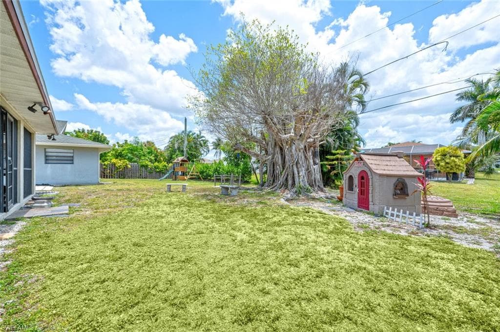 570 98th Ave N, Naples, FL 34108-14