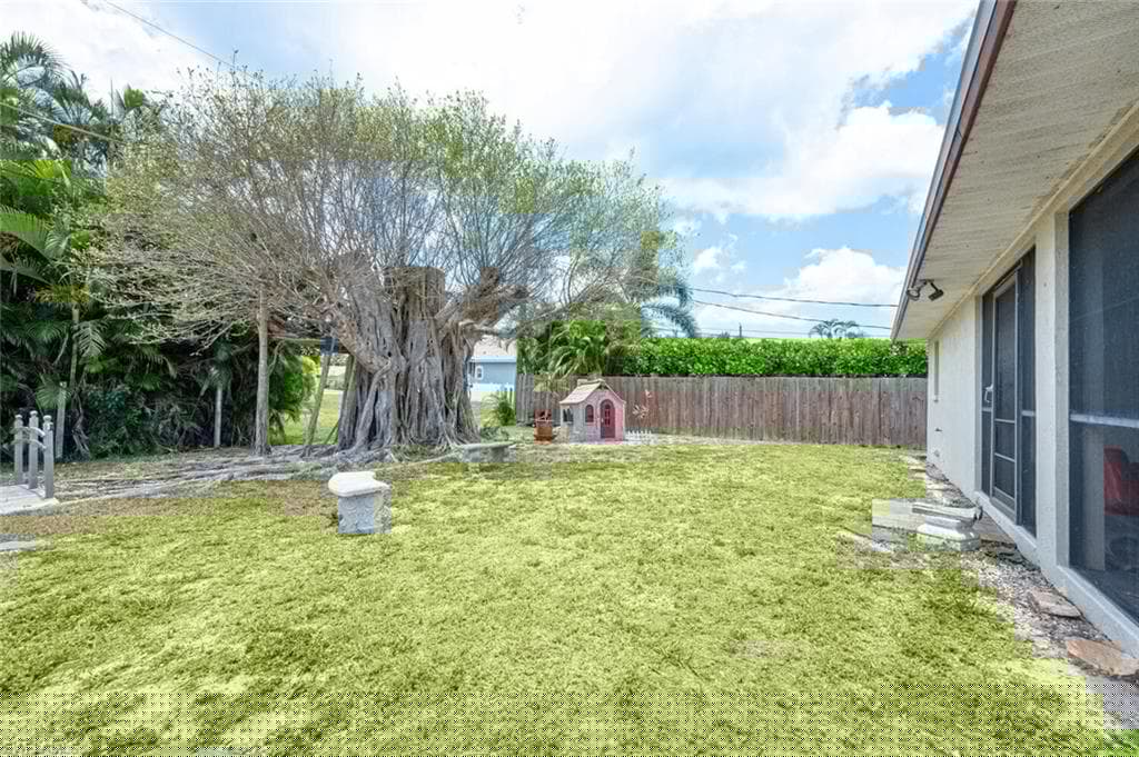 570 98th Ave N, Naples, FL 34108-15