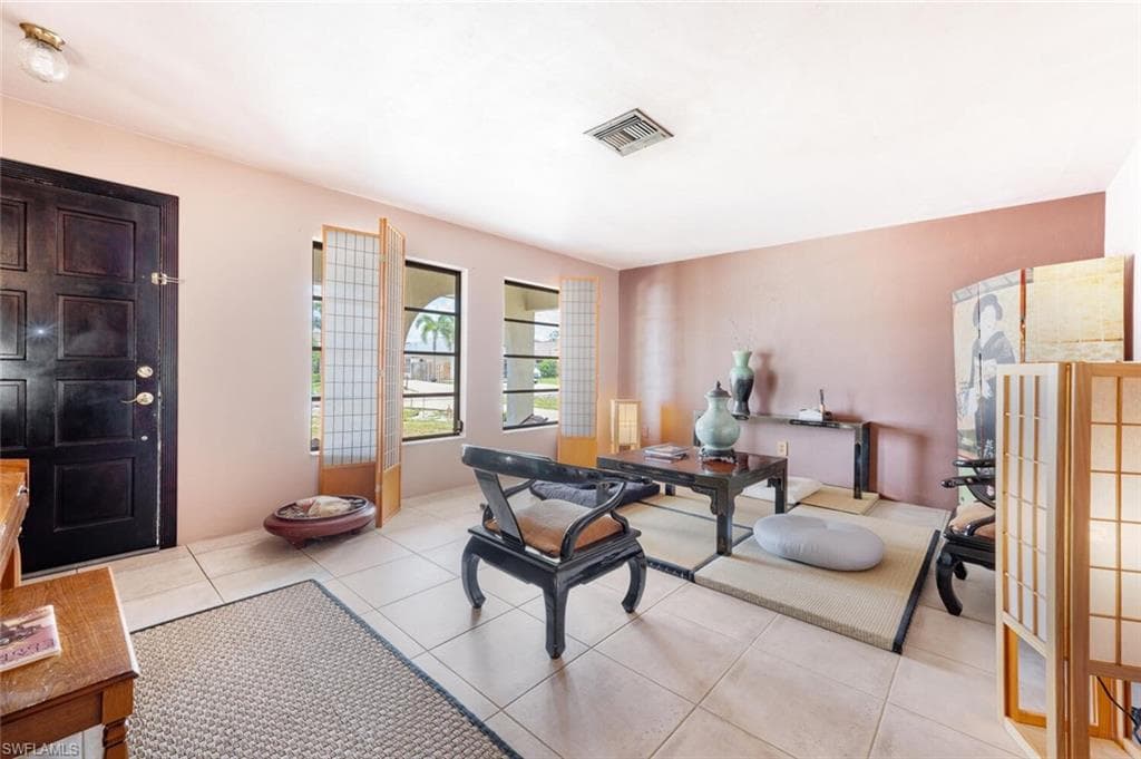 570 98th Ave N, Naples, FL 34108-5