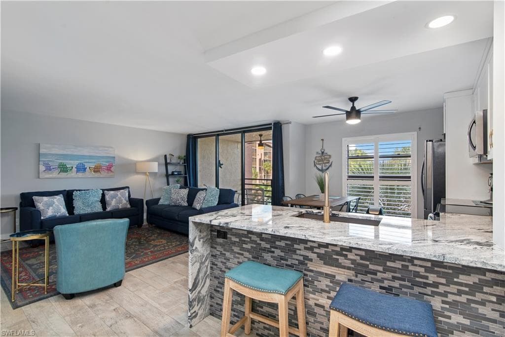 1085 Bald Eagle Dr B305, Marco Island, FL 34145-1