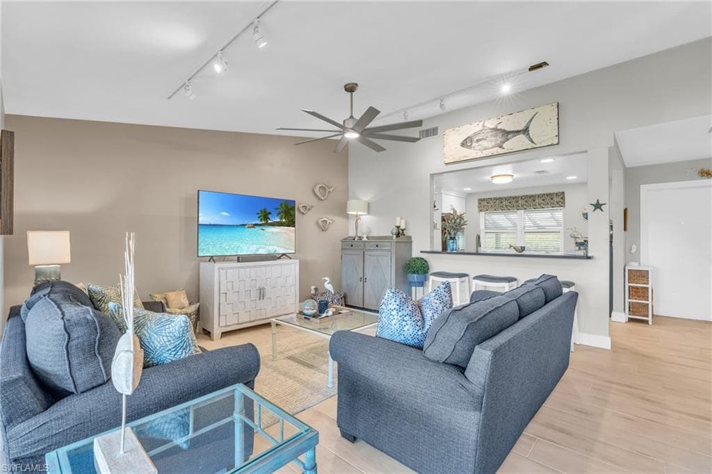 178 Round Key Cir G22, Naples, FL 34112-8