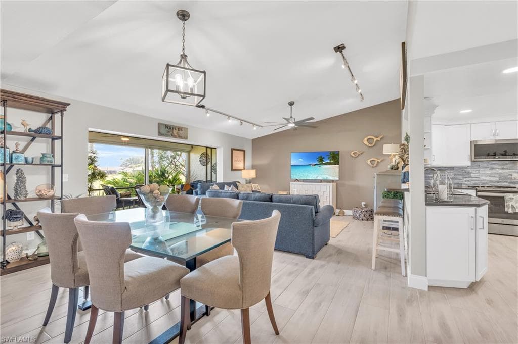 178 Round Key Cir G22, Naples, FL 34112-10