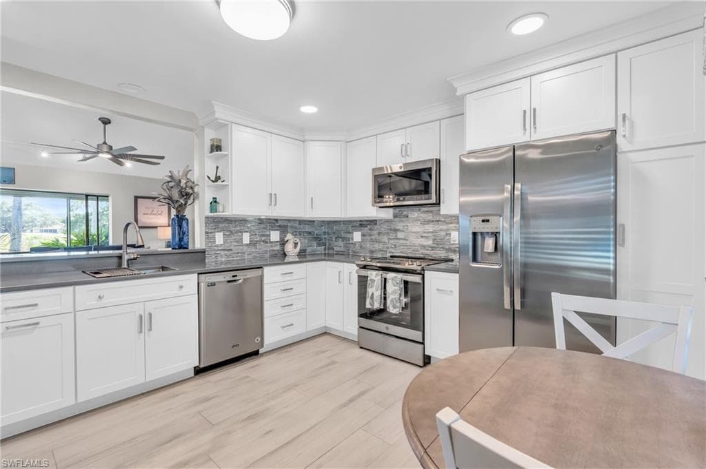 178 Round Key Cir G22, Naples, FL 34112-12