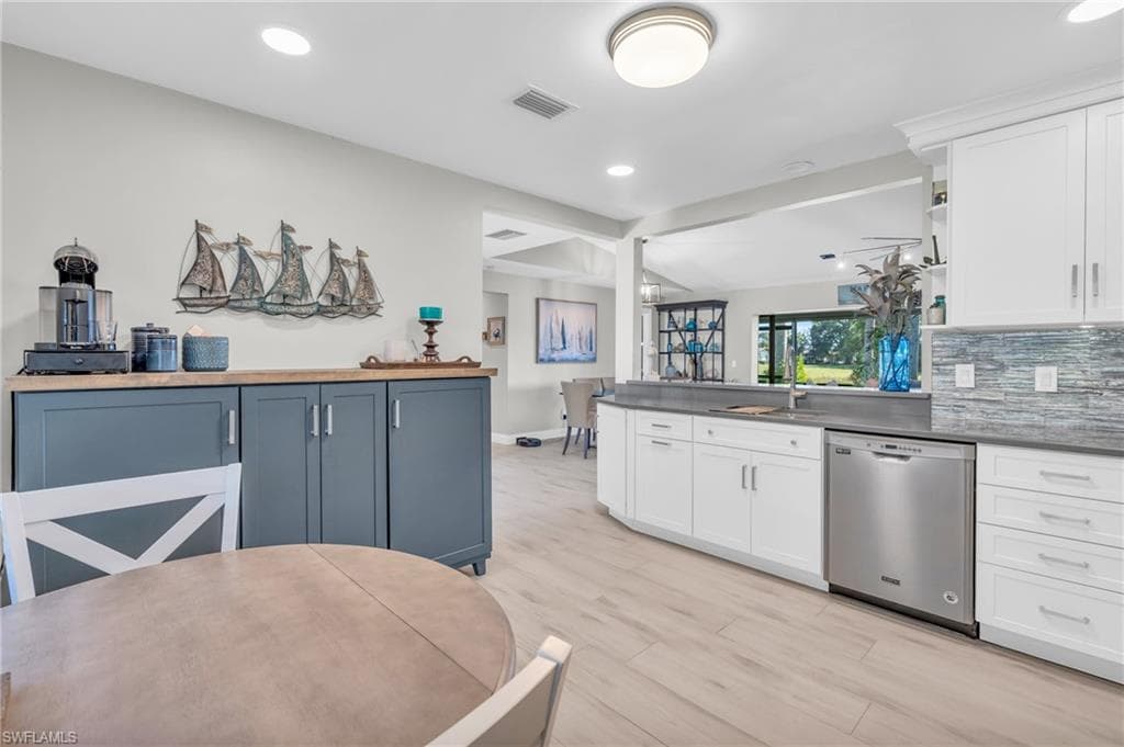 178 Round Key Cir G22, Naples, FL 34112-13