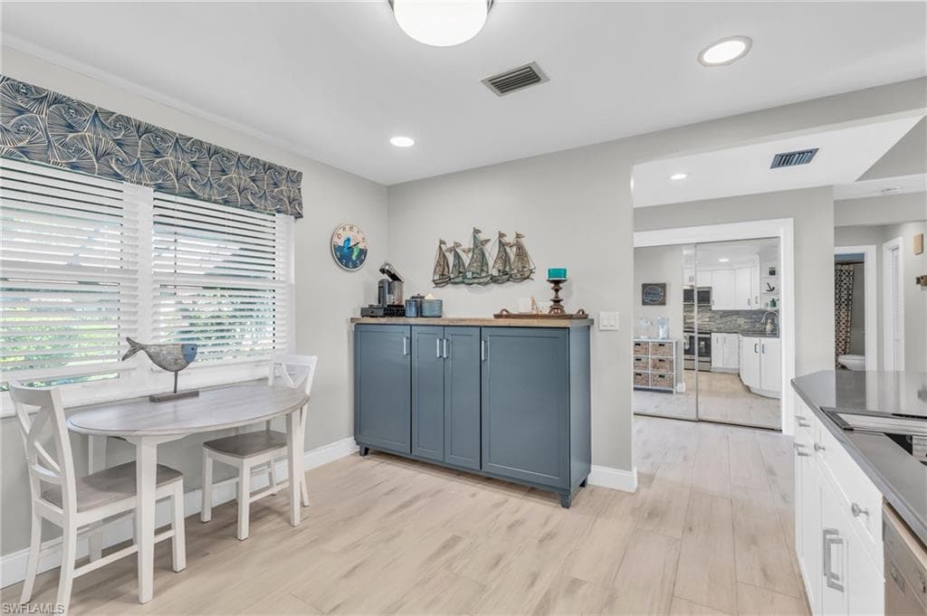 178 Round Key Cir G22, Naples, FL 34112-14