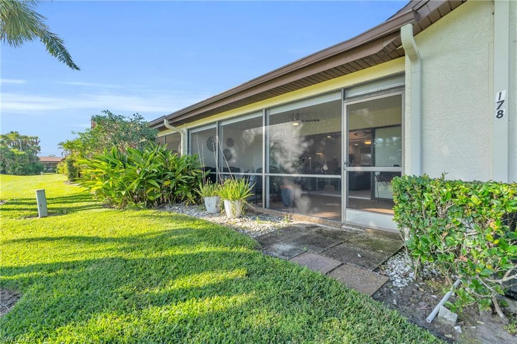 178 Round Key Cir G22, Naples, FL 34112-27