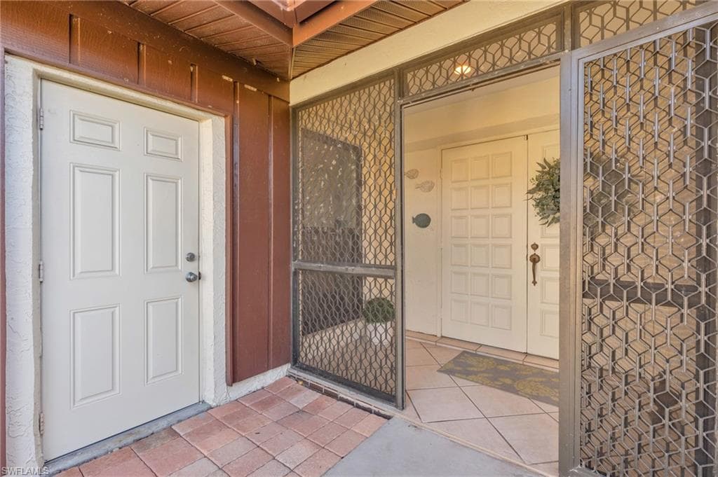 178 Round Key Cir G22, Naples, FL 34112-29