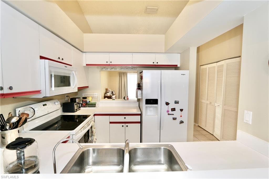161 Wading Bird Cir L202, Naples, FL 34110-9