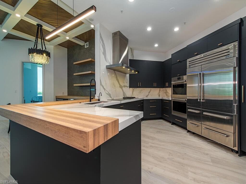 60 Seagate Dr 305, Naples, FL 34103-9