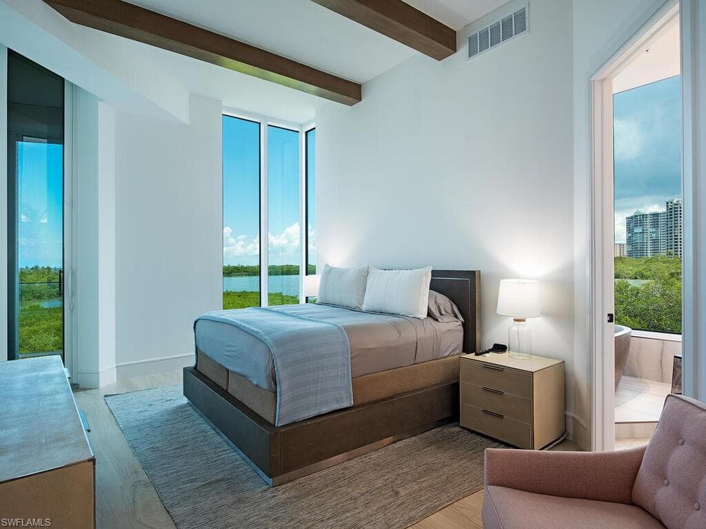 60 Seagate Dr 305, Naples, FL 34103-11