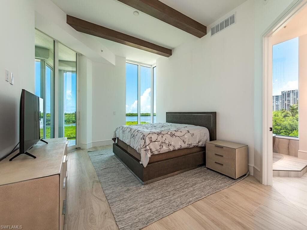 60 Seagate Dr 305, Naples, FL 34103-12