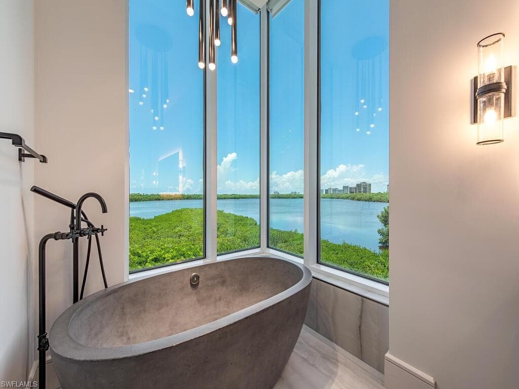 60 Seagate Dr 305, Naples, FL 34103-13