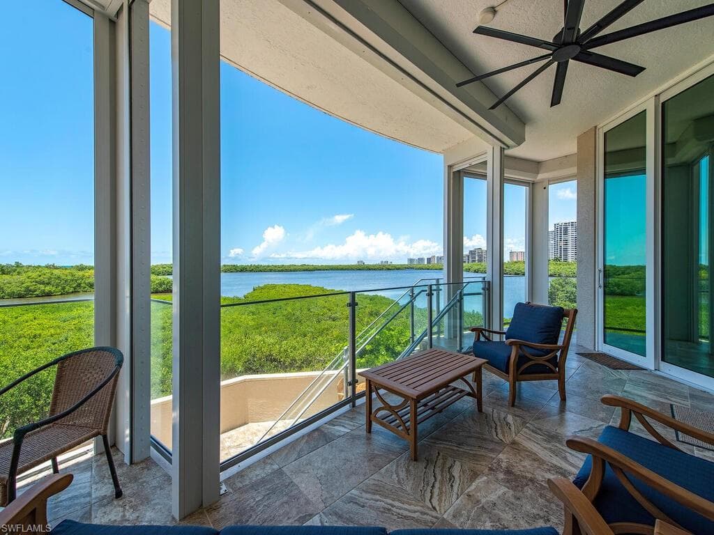 60 Seagate Dr 305, Naples, FL 34103-23