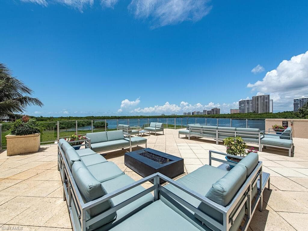 60 Seagate Dr 305, Naples, FL 34103-26