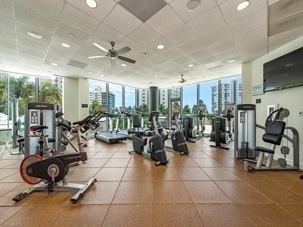 60 Seagate Dr 305, Naples, FL 34103-28
