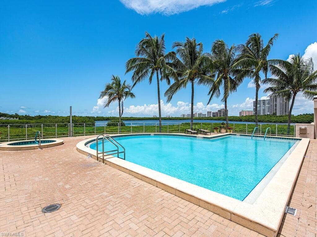 60 Seagate Dr 305, Naples, FL 34103-29