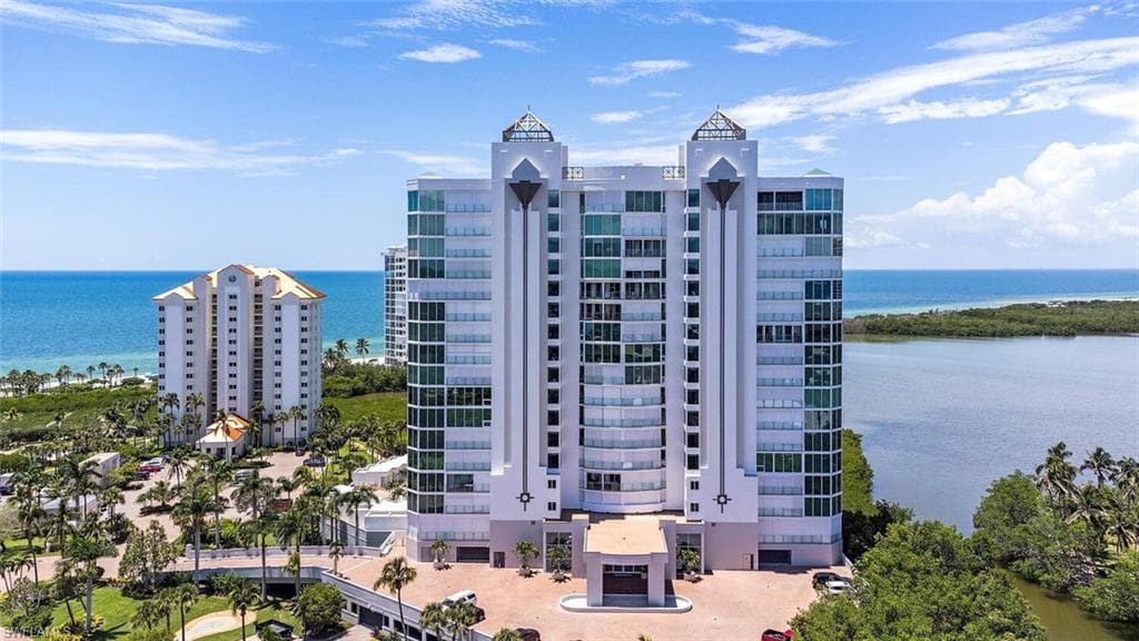 60 Seagate Dr 305, Naples, FL 34103-30