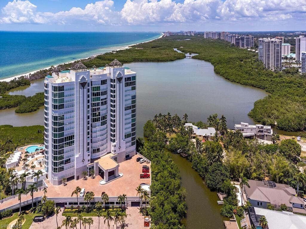 60 Seagate Dr 305, Naples, FL 34103-31