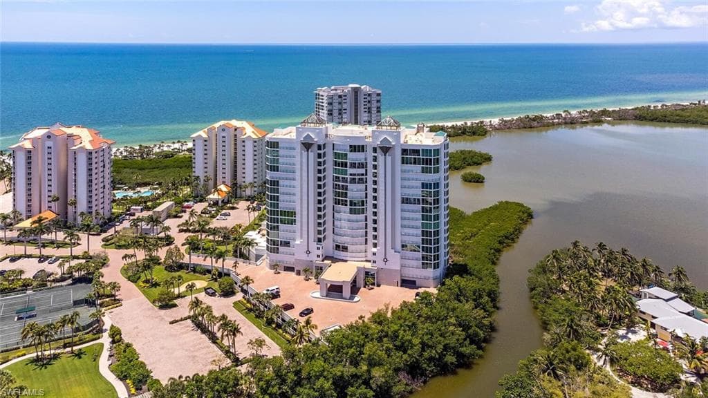 60 Seagate Dr 305, Naples, FL 34103-32