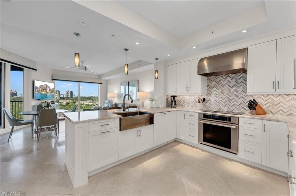 7575 Pelican Bay Blvd 707, Naples, FL 34108-3