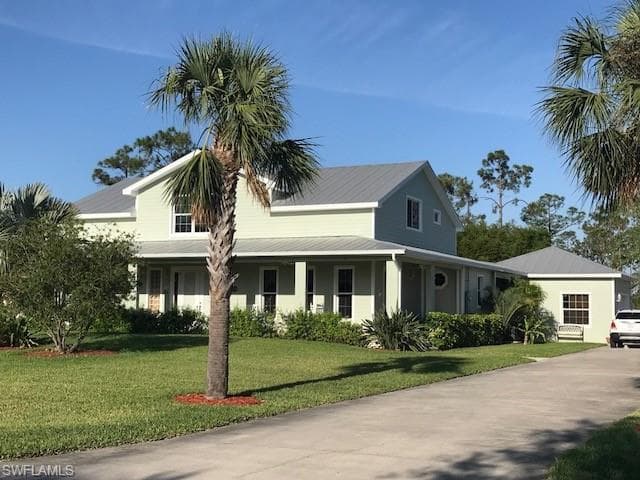 913 Broadway Ave, Lehigh Acres, FL 33972-4