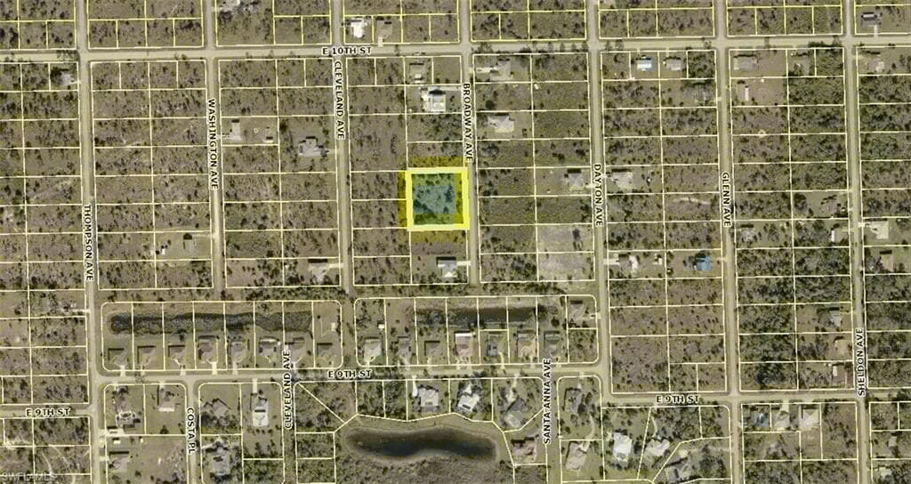 913 Broadway Ave, Lehigh Acres, FL 33972-8