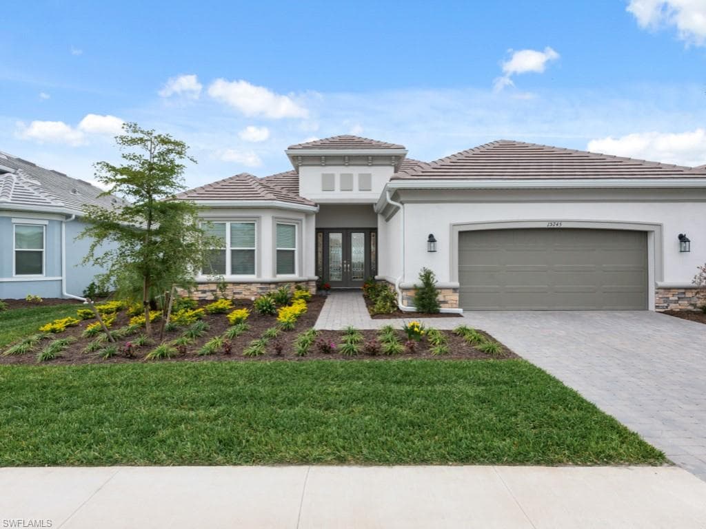 15745 Cortina St, Naples, FL 34114-4