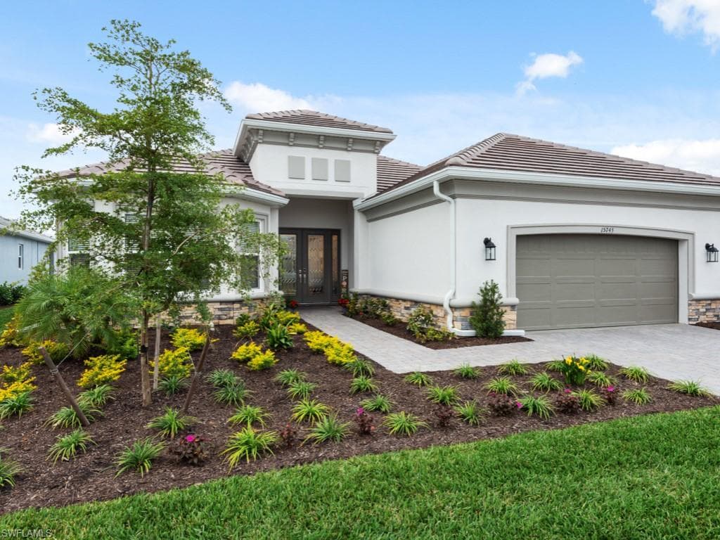 15745 Cortina St, Naples, FL 34114-5