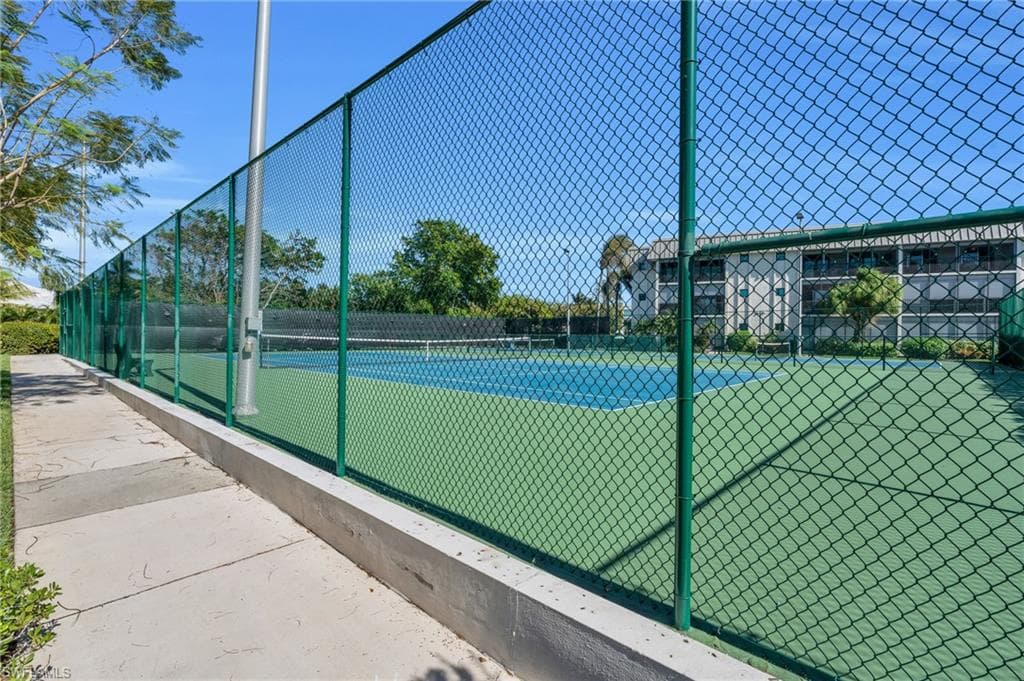 788 Park Shore Dr H14, Naples, FL 34103-19