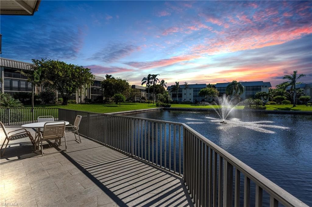 788 Park Shore Dr H14, Naples, FL 34103-25